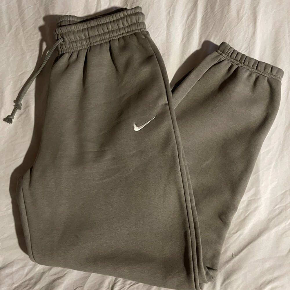 Nike Women’s Sportswear Phoenix Sweatpants